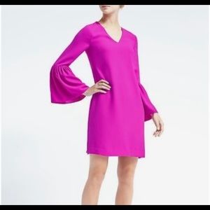 Banana Republic V-Neck Bell Sleeve Shift Dress